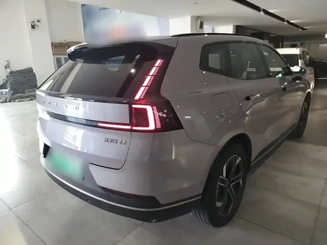Volvo XC70 Plug-in Hybrid — Фото автомобиля 6
