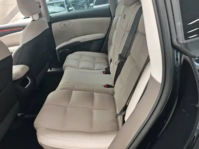 IM Motors LS6 — Фото автомобиля 16