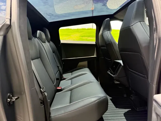 Tesla Cyber Off-Road Traveler — Фото автомобиля 21