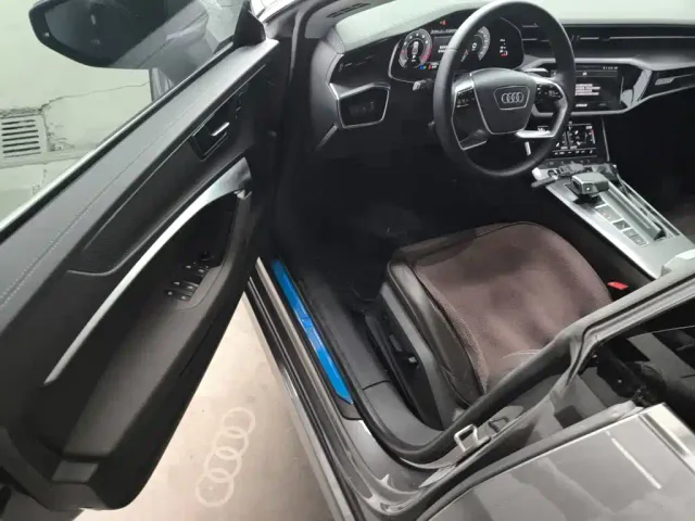 Audi A7L — Фото автомобиля 11