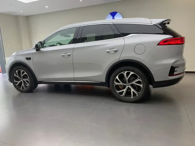BYD Tang — Фото автомобиля 3