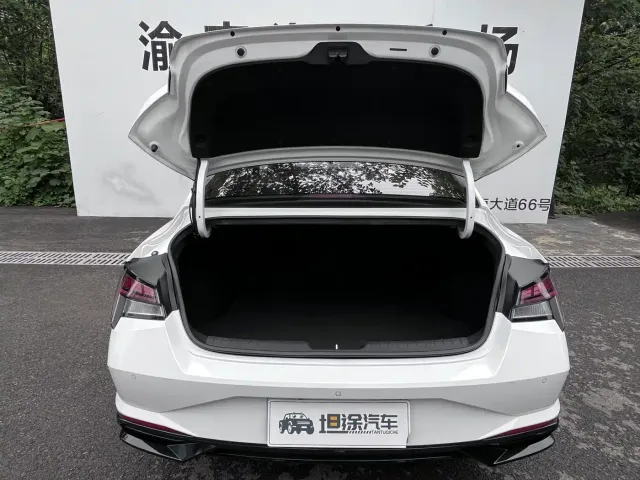 Hyundai Elantra — Фото автомобиля 24