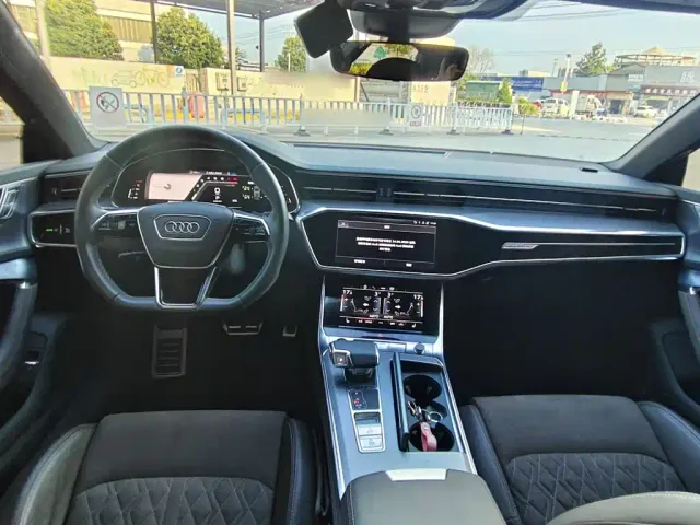 Audi A7L — Фото автомобиля 10