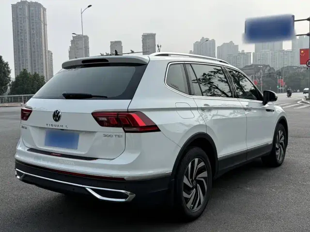 Volkswagen Tiguan L — Фото автомобиля 6