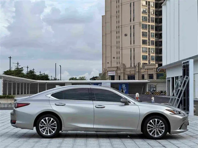 Lexus ES — Фото автомобиля 25