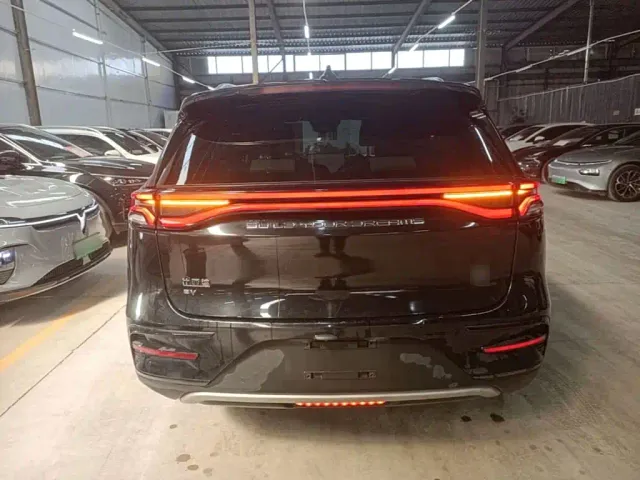 BYD Tang — Фото автомобиля 5