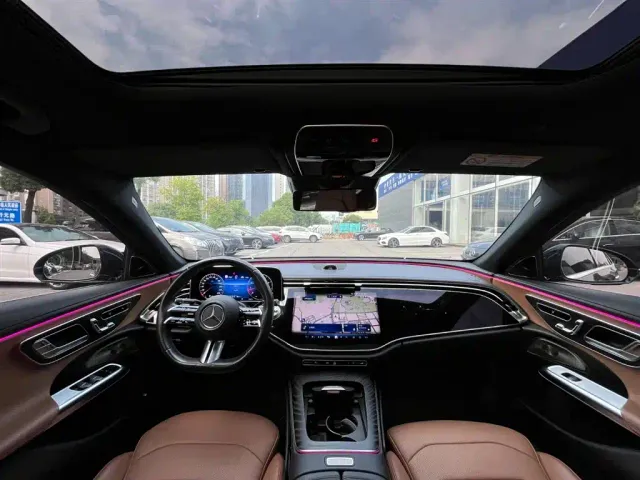 Mercedes-Benz E-Class — Фото автомобиля 17