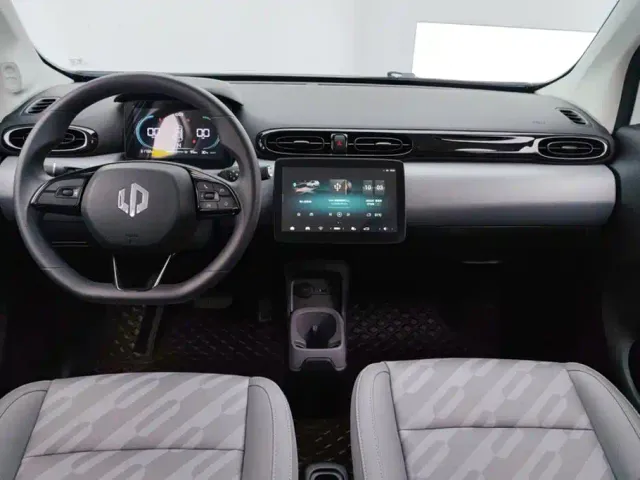 Leapmotor T03 — Фото автомобиля 12