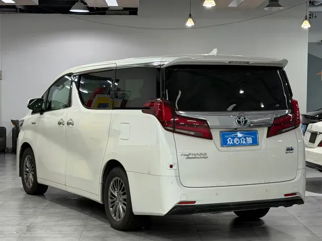 Toyota Alphard — Фото автомобиля 6