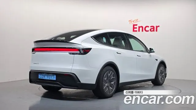 Tesla Model Y — Фото автомобиля 2