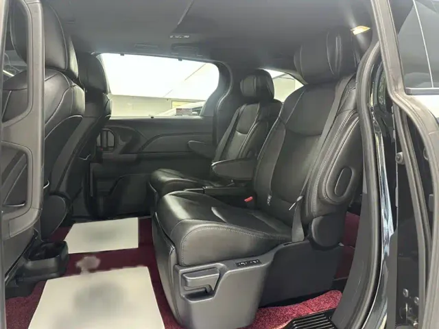 Toyota Sienna — Фото автомобиля 17