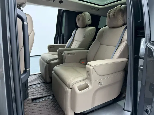 Li Auto MEGA — Фото автомобиля 7