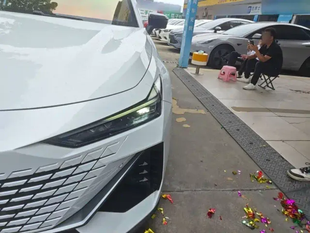 Changan Changan UNI-V 2023 1.5T Luxury Edition — Фото автомобиля 23