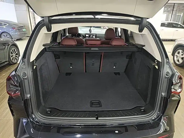 BMW iX3 — Фото автомобиля 18