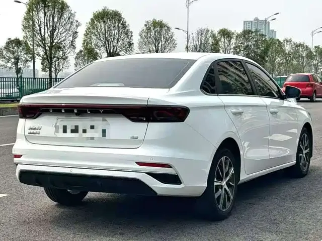 Geely Emgrand — Фото автомобиля 9