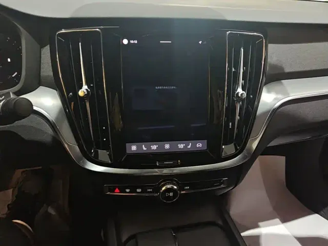 Volvo Volvo S60 2024 B4 Elegance Luxury Edition — Фото автомобиля 12
