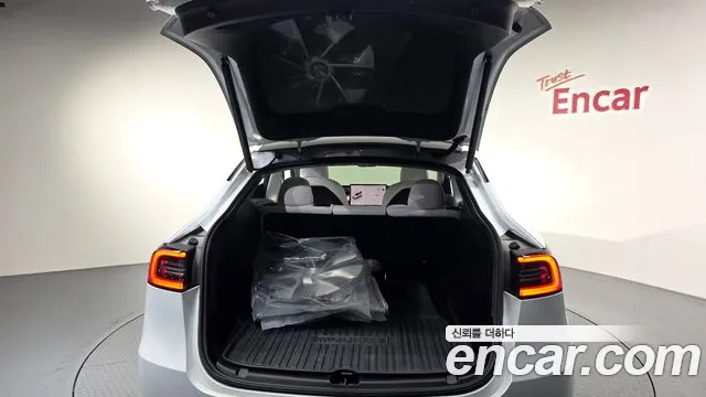 Tesla Model Y — Фото автомобиля 25