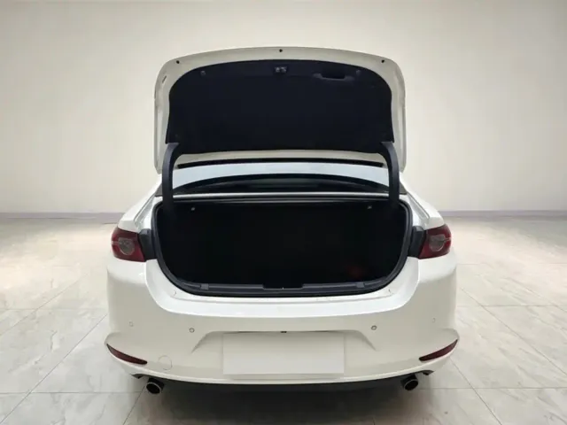 Mazda Axela — Фото автомобиля 15