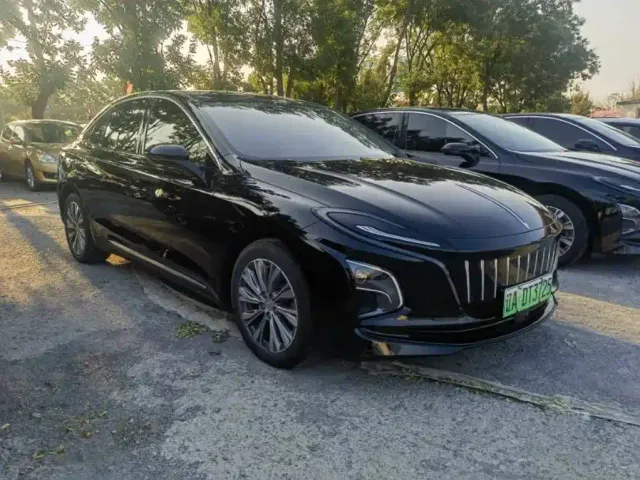 Hongqi E-QM5 — Фото автомобиля 2