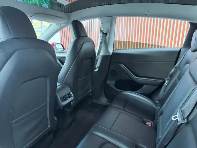 Tesla Model Y — Фото автомобиля 9