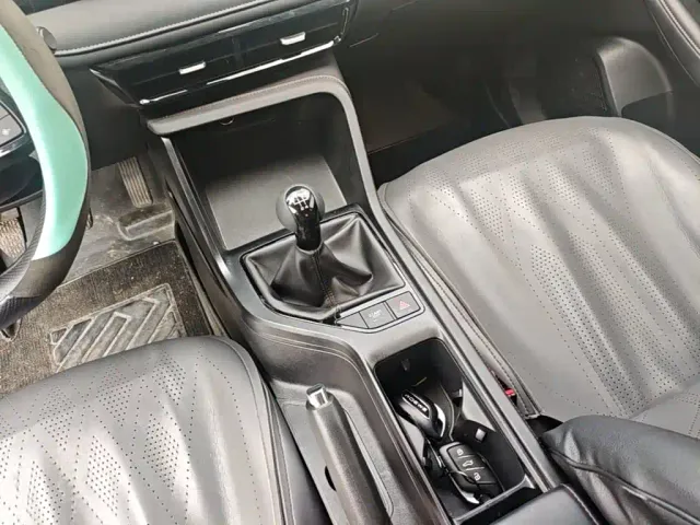 Roewe i5 — Фото автомобиля 13