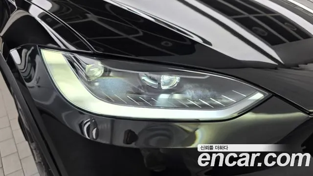 Tesla Model X — Фото автомобиля 21