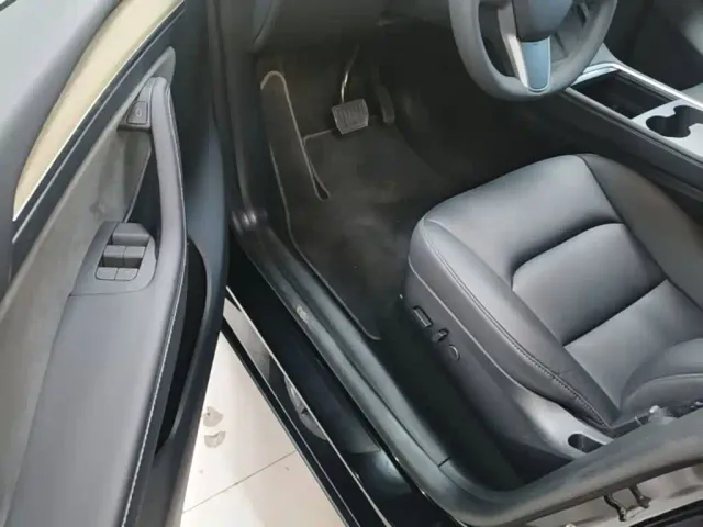 Tesla Model Y — Фото автомобиля 11