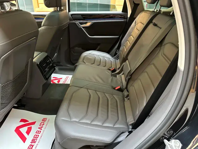Volkswagen Touareg — Фото автомобиля 9