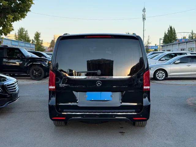 Mercedes-Benz V-Class — Фото автомобиля 3