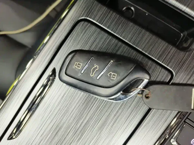 Roewe RX5 — Фото автомобиля 8