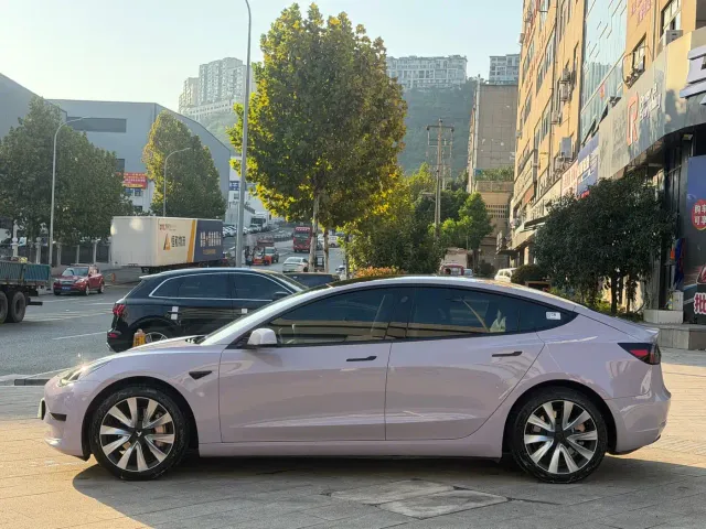 Tesla Model 3 — Фото автомобиля 7