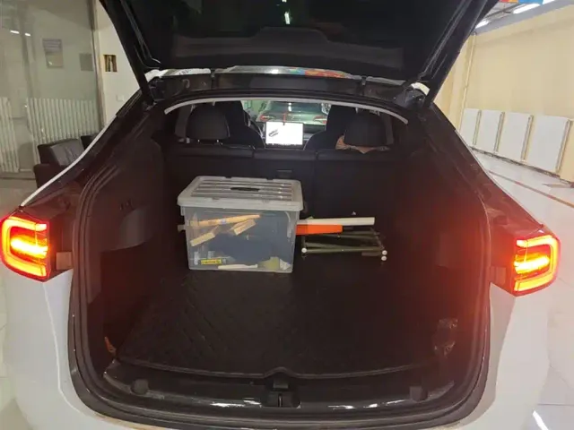 Tesla Model Y — Фото автомобиля 18