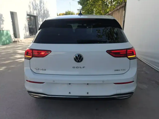 Volkswagen Golf — Фото автомобиля 5