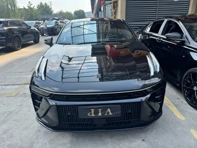 Lynk & Co 03 — Фото автомобиля 2