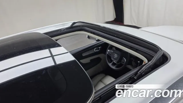 Вольво XC40 B4 Ultimate Bright — Фото автомобиля 18