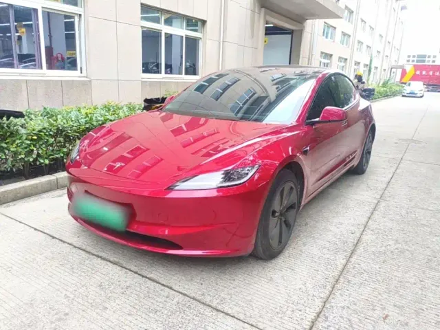 Фотография автомобиля — Tesla Model 3