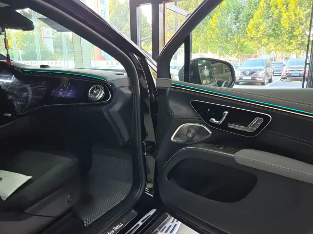 Mercedes-Benz EQS SUV — Фото автомобиля 10