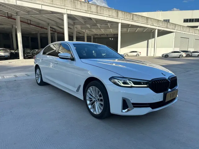 BMW 5 Series — Фото автомобиля 3