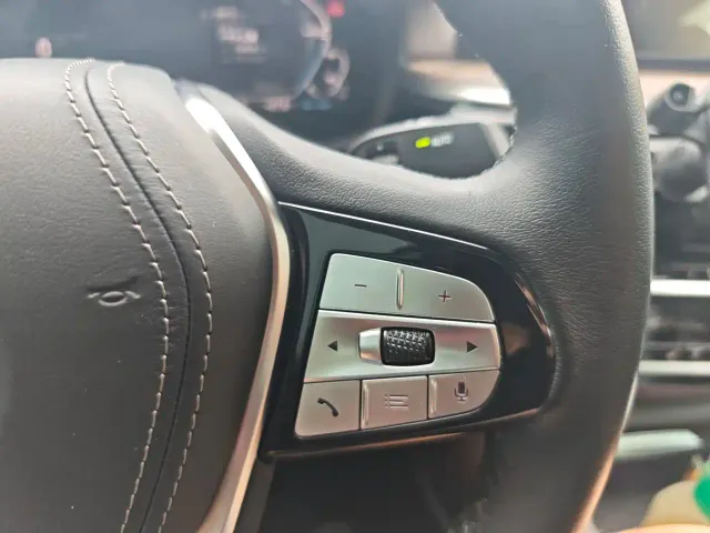 BMW 5 Series — Фото автомобиля 10