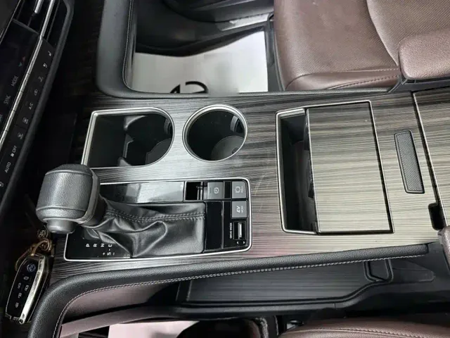 Toyota Sienna — Фото автомобиля 6