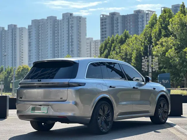 Li Auto L8 — Фото автомобиля 3
