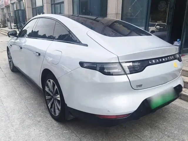 Leapmotor C01 — Фото автомобиля 4