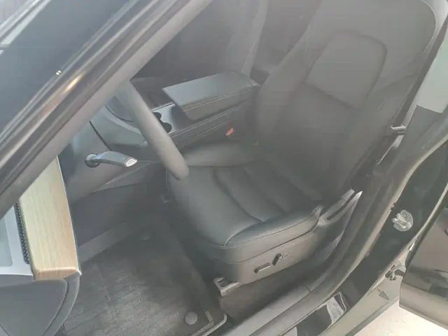 Tesla Model Y — Фото автомобиля 14