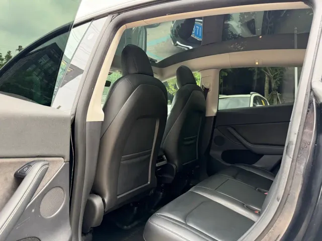 Tesla Model Y — Фото автомобиля 6