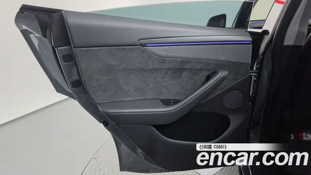 Tesla Model Y — Фото автомобиля 14