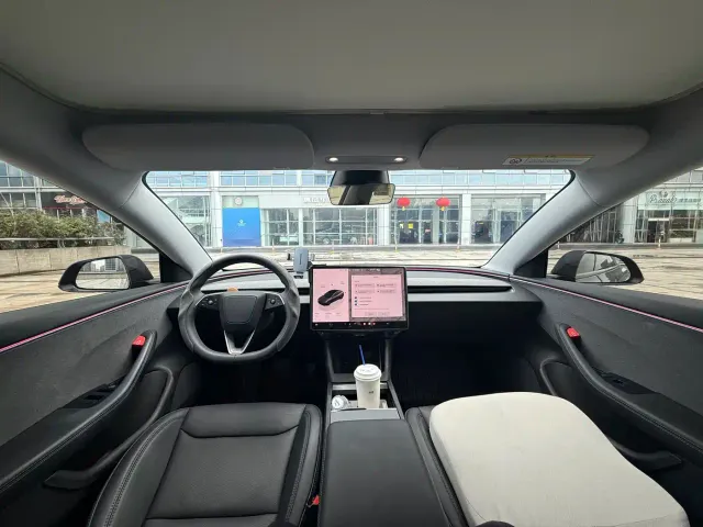 Tesla Model 3 — Фото автомобиля 15