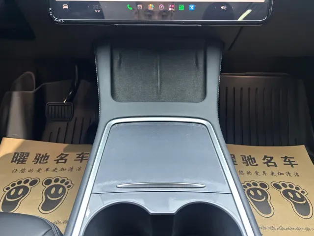 Tesla Model Y — Фото автомобиля 13