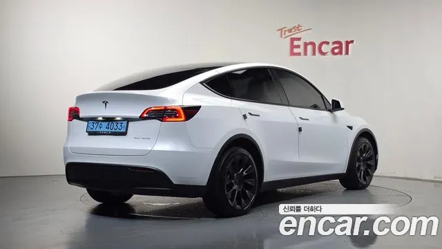 Tesla Model Y — Фото автомобиля 2