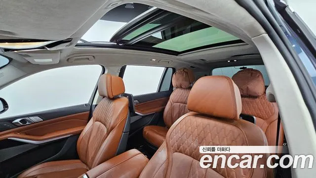 BMW X7 M50i 6 мест — Фото автомобиля 18