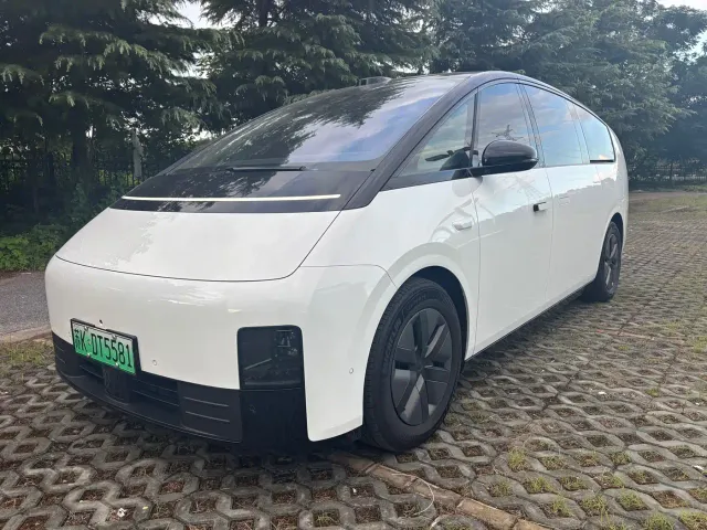 Фотография автомобиля — Li Auto MEGA